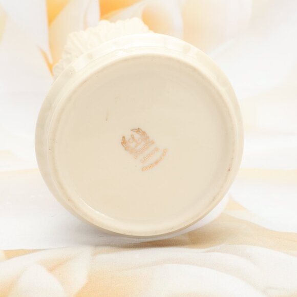 Lenox Elegant Ivory Porcelain Vase Woodland Collection 8.5"Embossed Leaf Pattern - Picture 5 of 5